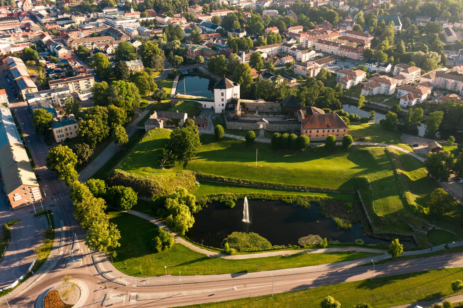 Vy över Falköping, där vi arbetar med ventilation i bostäder och fastigheter
